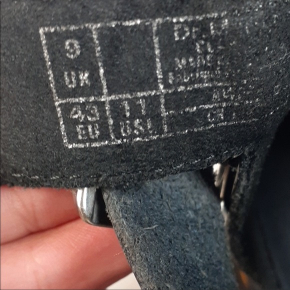 Size 11 Doc marten chelsea sandals - Picture 4 of 5